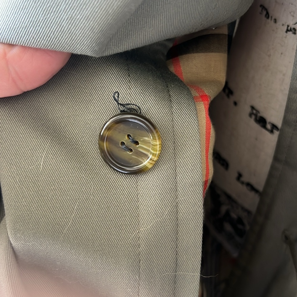 Burberry trench coat - Picture 8 of 11